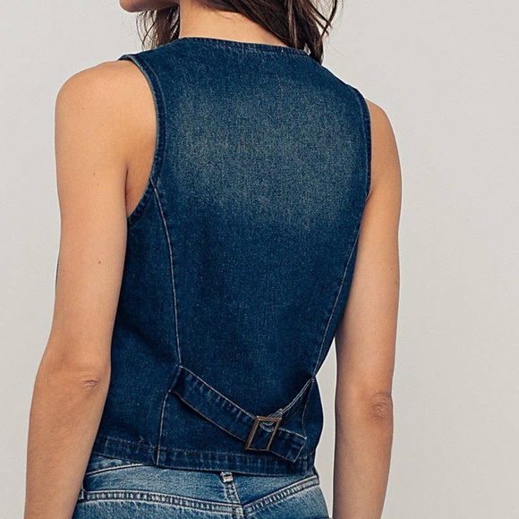 The Wanderer Vest - Picture 2 of 2